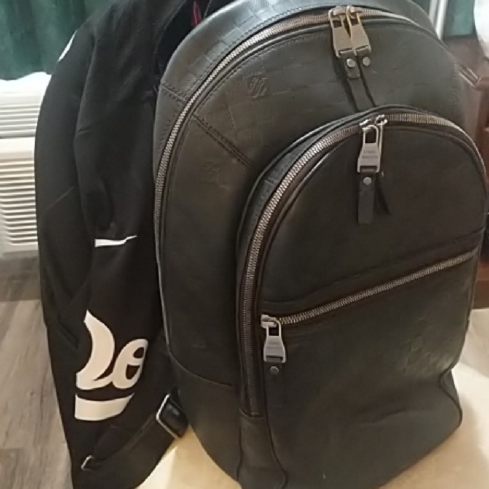 Louis Vuitton Black Men's Backpack - Picture 1 of 7